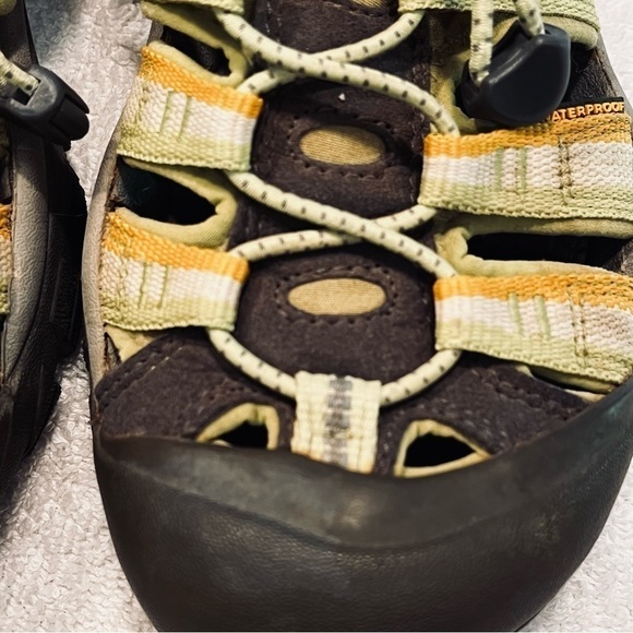 Keen Women's Size 6 Newport H2 Waterproof Backstrap Sandals Green/Yellow - Picture 10 of 10